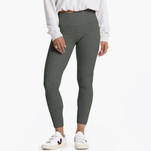 Vuori grey bayview thermal leggings 🩶 size small